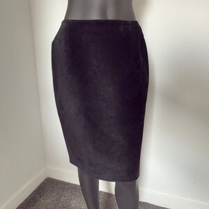 🤠 Danier Genuine Leather Skirt | Asymmetrical Hem | Made in Canada | Size S